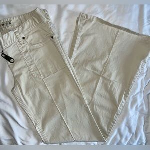 NWOT NEVER WORN Mudd Jeans Y2K, low waisted flair in beige.